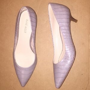 Reposh. Beautiful kitten heels pumps